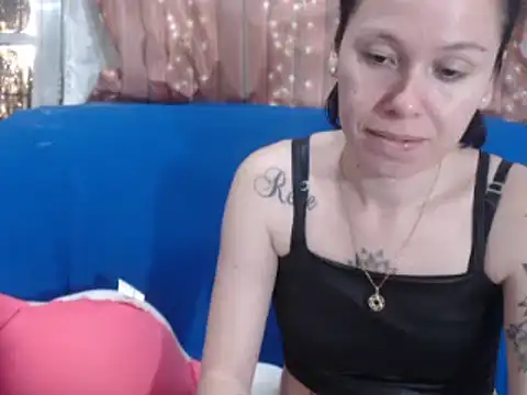 Snapshot of Venusluxodomme chatting on 8, 4, 2026 Venusluxodomme online show from 8, 4, 2026