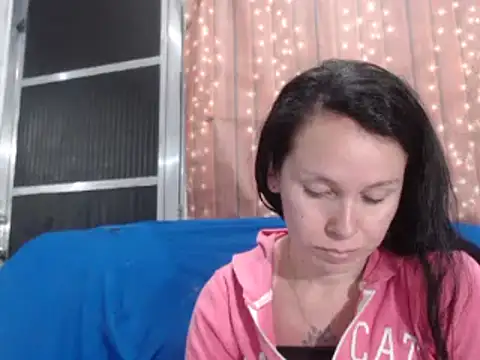 Snapshot of Venusluxodomme chatting on 14, 4, 2026 Venusluxodomme online show from 14, 4, 2026