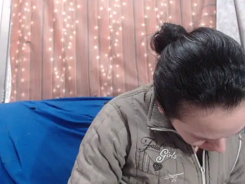 Snapshot of Venusluxodomme chatting on 11, 5, 2026 Venusluxodomme online show from 11, 5, 2026
