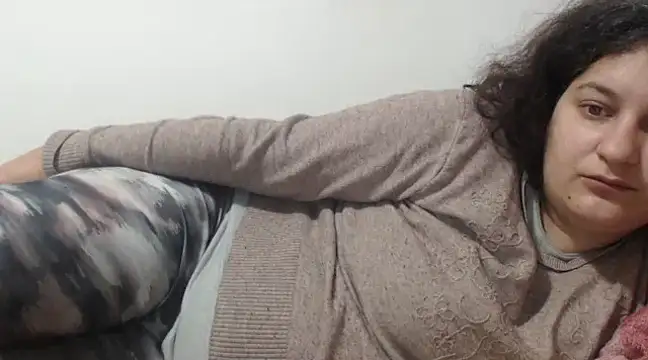 Snapshot of flowerlauren chatting on 13, 2, 2025 flowerlauren online show from 13, 2, 2025