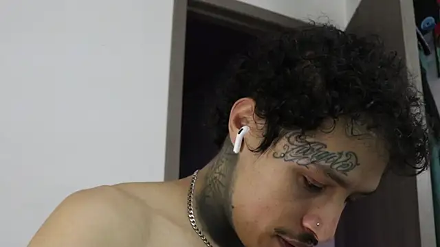 Snapshot of trieone chatting on 22, 10, 2025 trieone online show from 22, 10, 2025