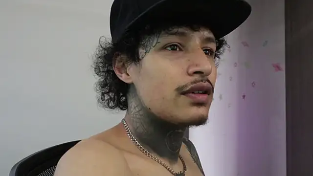 Snapshot of trieone chatting on 18, 12, 2025 trieone online show from 18, 12, 2025