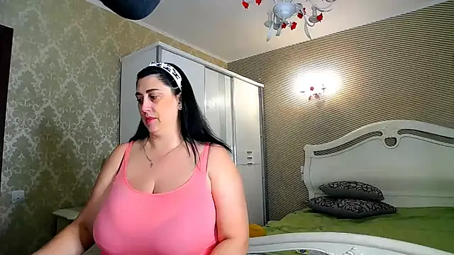 Evelyn Shy online show from 28, 1, 2025