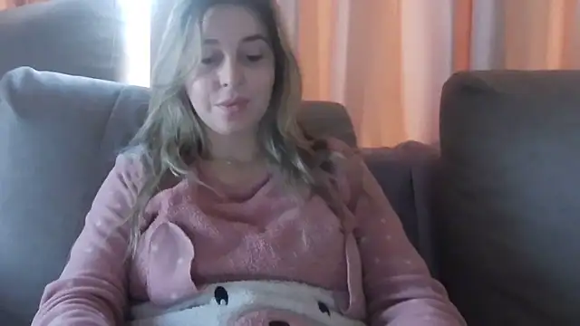 Snapshot of Aliss_Hottie chatting on 5, 1, 2025 Aliss Hottie online show from 5, 1, 2025