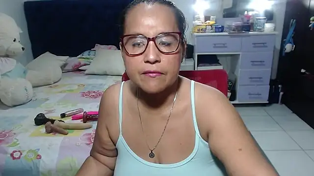 Snapshot of pervert_mommy_ chatting on 22, 4, 2026 pervert mommy online show from 22, 4, 2026