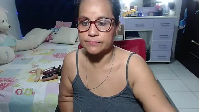 Snapshot of pervert_mommy_ chatting on 23, 4, 2026 pervert mommy online show from 23, 4, 2026