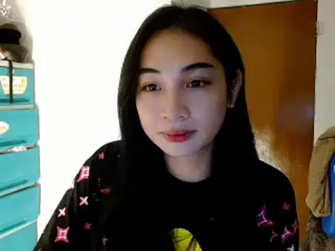 SweetLilly 18 online show from 8, 1, 2025