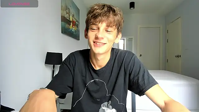 Snapshot of MiracleCam chatting on 3, 11, 2025 MiracleCam online show from 3, 11, 2025