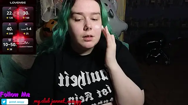 Snapshot of JannetPie chatting on 28, 10, 2025 JannetPie online show from 28, 10, 2025