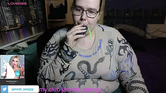 Snapshot of JannetPie chatting on 25, 11, 2025 JannetPie online show from 25, 11, 2025