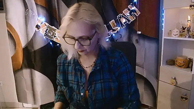 Snapshot of Ala-N-Dala chatting on 25, 10, 2025 Ala-N-Dala online show from 25, 10, 2025