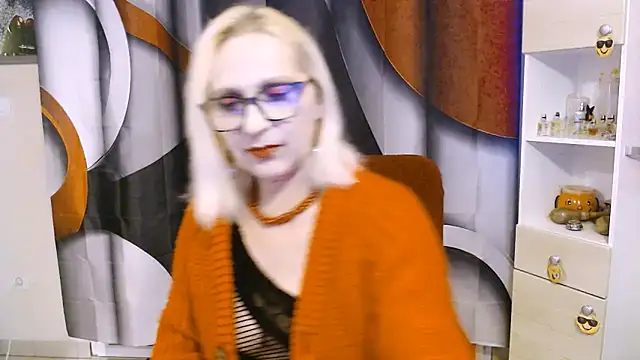 Snapshot of Ala-N-Dala chatting on 5, 11, 2025 Ala-N-Dala online show from 5, 11, 2025