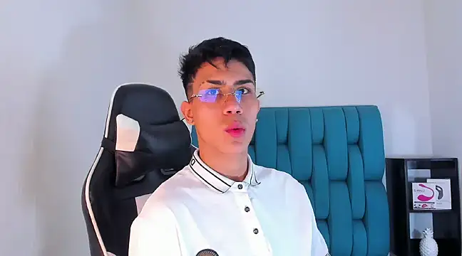 Snapshot of AlanNaughty chatting on 2, 2, 2025 AlanNaughty online show from 2, 2, 2025