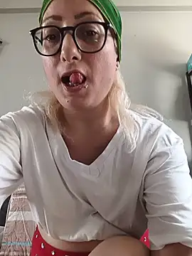 bisexyelizz online show from 4, 6, 2026