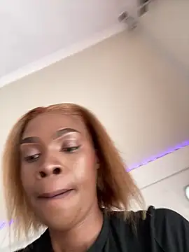 LuciousLips96 online show from 10, 6, 2026