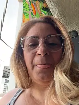 Snapshot of x_elena_x chatting on 4, 12, 2024 x elena x online show from 4, 12, 2024