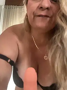 Snapshot of x_elena_x chatting on 7, 2, 2025 x elena x online show from 7, 2, 2025