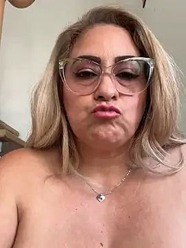 Snapshot of x_elena_x chatting on 21, 2, 2025 x elena x online show from 21, 2, 2025