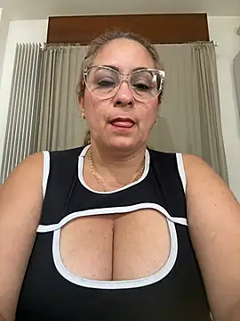 Snapshot of x_elena_x chatting on 11, 3, 2025 x elena x online show from 11, 3, 2025