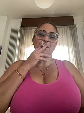 Snapshot of x_elena_x chatting on 12, 3, 2025 x elena x online show from 12, 3, 2025