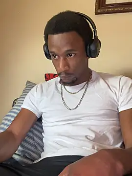 Snapshot of Tristris100 chatting on 15, 9, 2025 Tristris100 online show from 15, 9, 2025