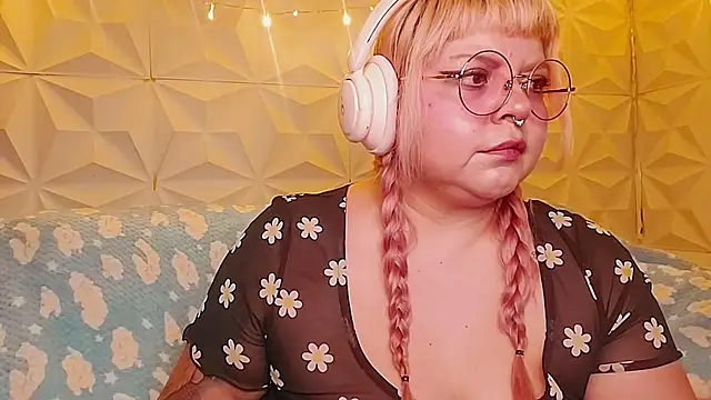 Satyn doll online show from 17, 5, 2026