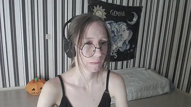 Snapshot of _Hanna_Moon_ chatting on 17, 11, 2025 Hanna Moon online show from 17, 11, 2025