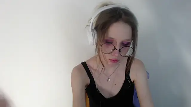  Hanna Moon  online show from 17, 4, 2026