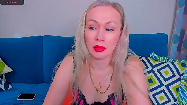 EllenMoore online show from 10, 9, 2025