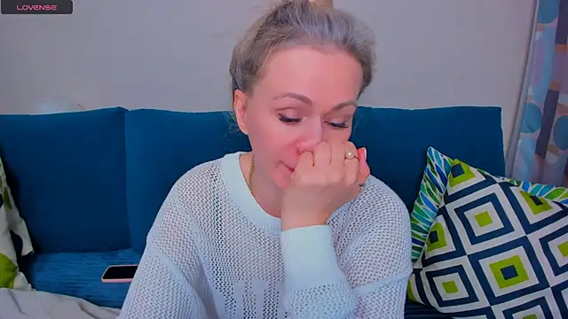 EllenMoore online show from 12, 9, 2025