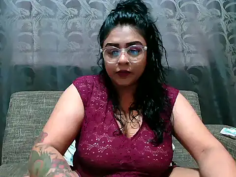 Snapshot of indianishkq7 chatting on 5, 12, 2024 indianishkq7 online show from 5, 12, 2024