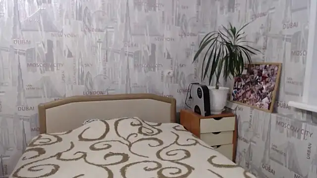 Snapshot of GinaQSoul chatting on 10, 9, 2025 GinaQSoul online show from 10, 9, 2025