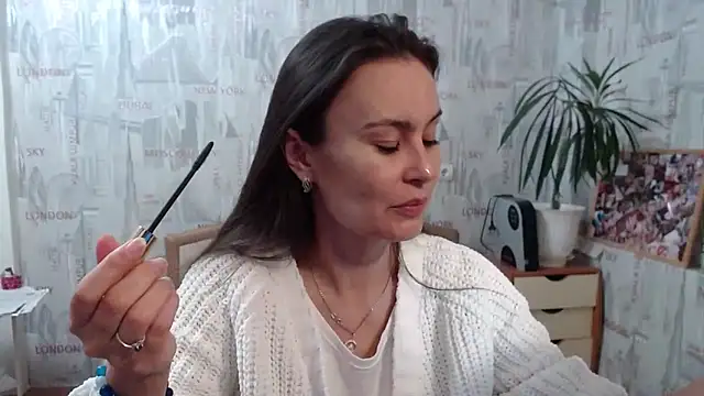 Snapshot of GinaQSoul chatting on 16, 9, 2025 GinaQSoul online show from 16, 9, 2025