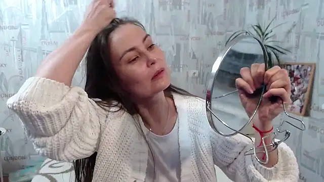 Snapshot of GinaQSoul chatting on 1, 10, 2025 GinaQSoul online show from 1, 10, 2025