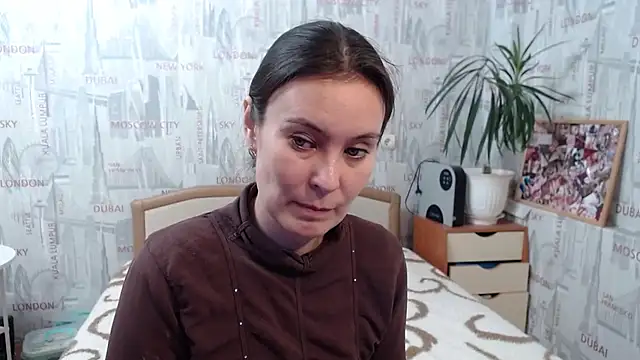 Snapshot of GinaQSoul chatting on 4, 10, 2025 GinaQSoul online show from 4, 10, 2025