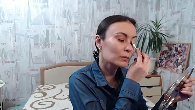 Snapshot of GinaQSoul chatting on 5, 10, 2025 GinaQSoul online show from 5, 10, 2025