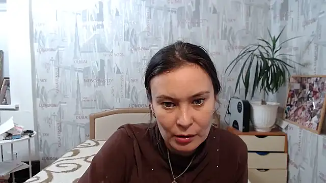 Snapshot of GinaQSoul chatting on 6, 10, 2025 GinaQSoul online show from 6, 10, 2025