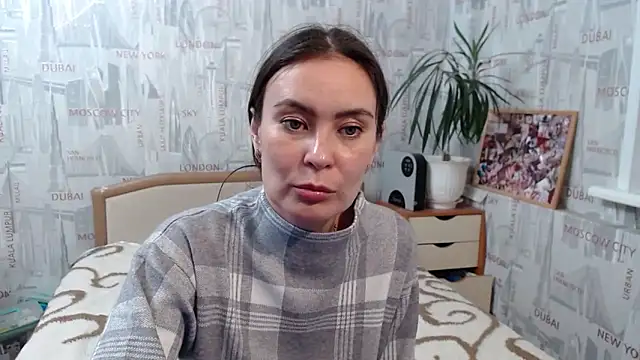 Snapshot of GinaQSoul chatting on 16, 10, 2025 GinaQSoul online show from 16, 10, 2025