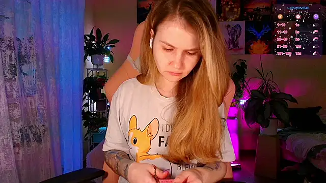 Snapshot of GoodWitch_ chatting on 2, 12, 2025 GoodWitch online show from 2, 12, 2025