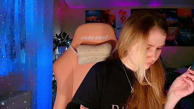 Snapshot of GoodWitch_ chatting on 16, 12, 2025 GoodWitch online show from 16, 12, 2025