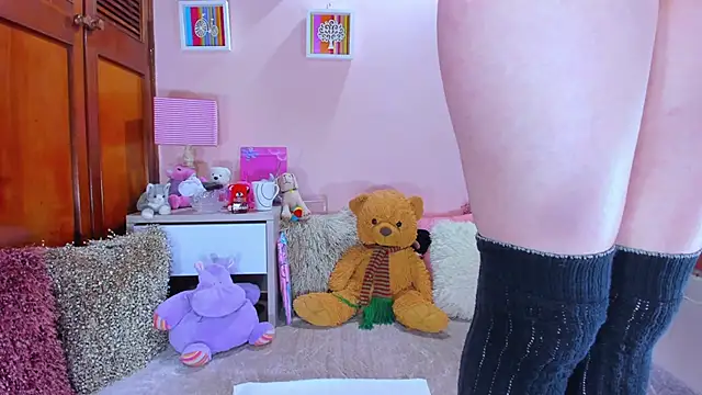 Snapshot of AbrilRussell chatting on 14, 5, 2026 AbrilRussell online show from 14, 5, 2026