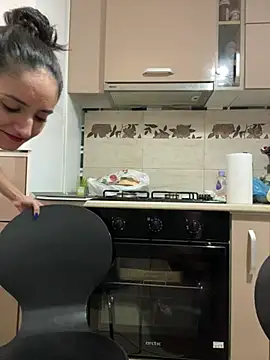 Almmaxxxx online show from 8, 12, 2024