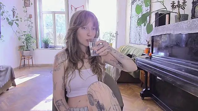 Snapshot of Miranda2_0 chatting on 10, 10, 2025 Miranda2 0 online show from 10, 10, 2025