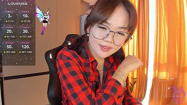 Snapshot of azure_moon2 chatting on 6, 10, 2025 azure moon2 online show from 6, 10, 2025