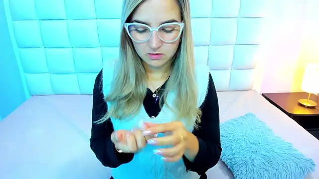 Snapshot of teresasroom_ chatting on 6, 10, 2025 teresasroom online show from 6, 10, 2025