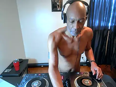 longdick4you8686 online show from 23, 1, 2025