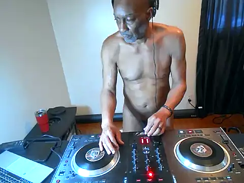 longdick4you8686 online show from 27, 1, 2025