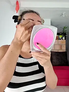 Snapshot of YOURSDEBORA chatting on 25, 11, 2025 YOURSDEBORA online show from 25, 11, 2025