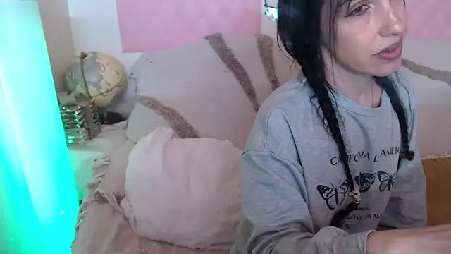 Snapshot of -carla- chatting on 30, 4, 2026 -carla- online show from 30, 4, 2026