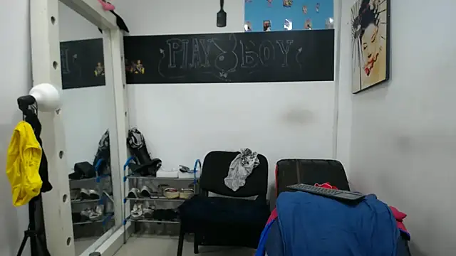 Snapshot of Meloncillo_And_BabyLiss chatting on 19, 2, 2025 Meloncillo And BabyLiss online show from 19, 2, 2025